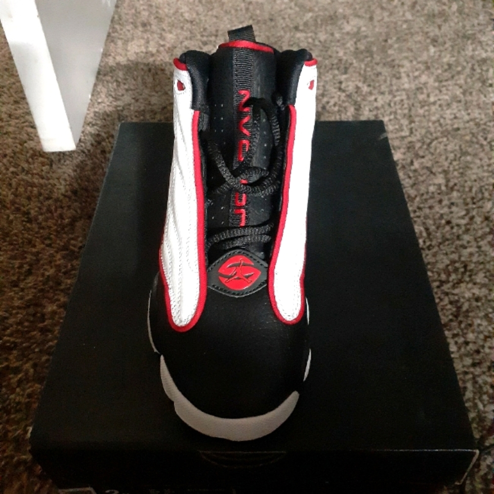 Boys Youth Jordan Size 2.5